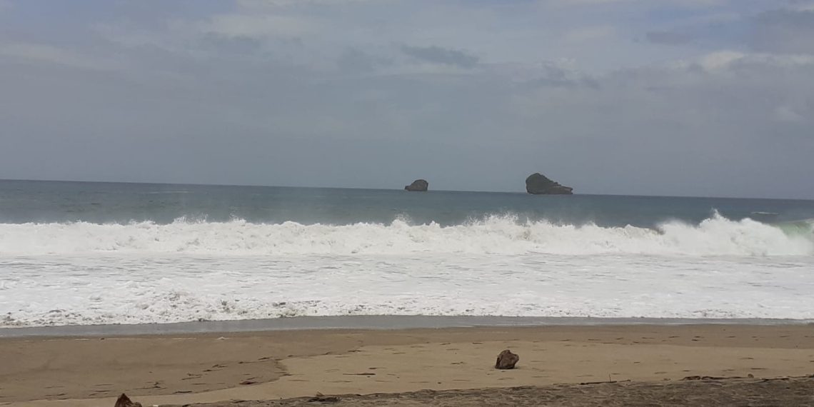 BMKG Minta Waspadai Gelombang Tinggi Pantai Selatan